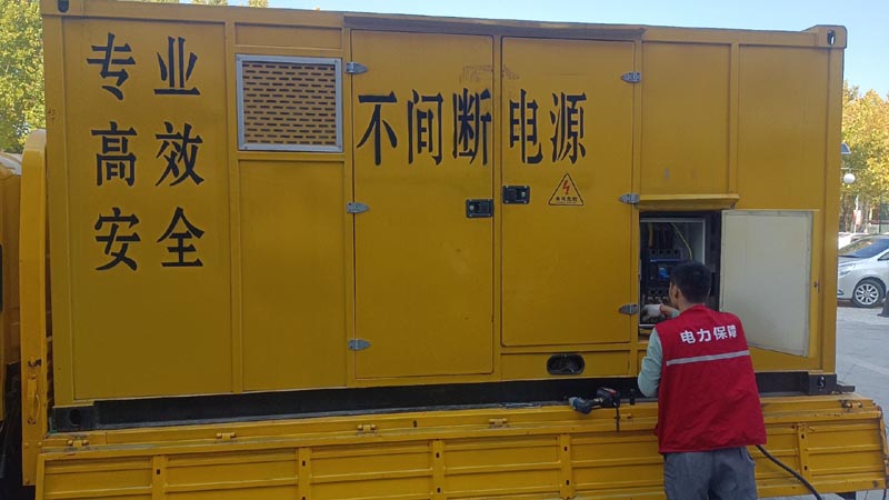 宜良柴油发电机组和UPS电源配合使用时，如何避免切换过程中的电力中断？